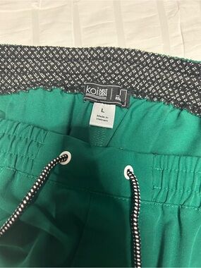 Koi Hunter Green Jogger Scrubs size L Petite with Elastic drawstring